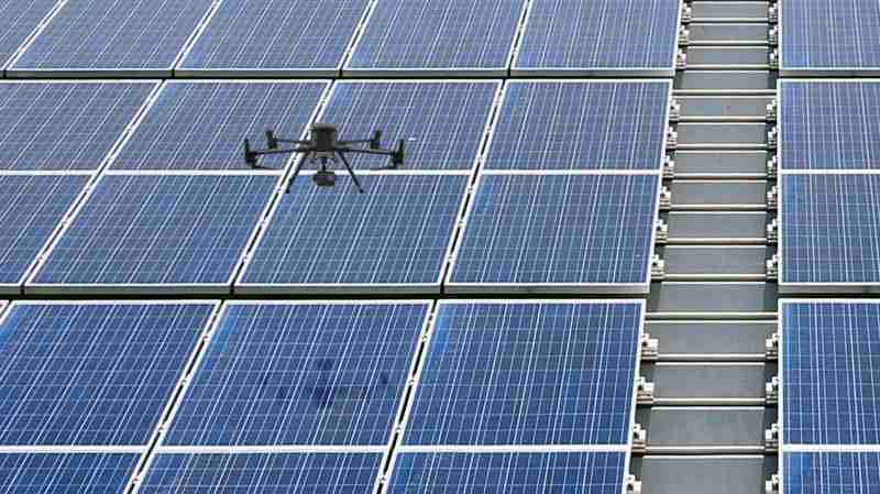 人生就是博以无人机搭配IR Sensor热显像技术进行全方面模块健检，，，有效降低人力成本并提升发电量